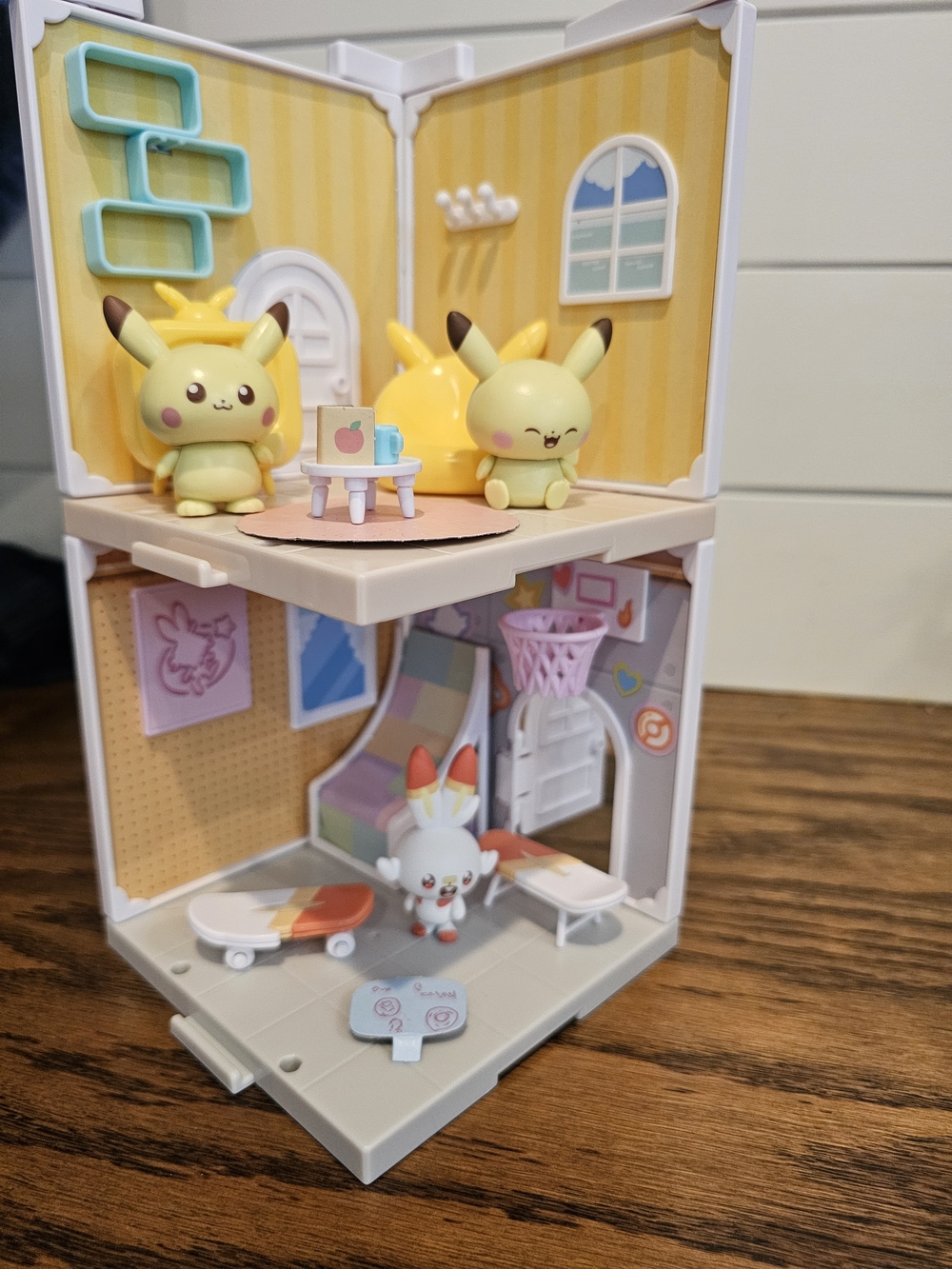 Pokemon Takara Tomy PokePiece Pikachu And Scorbunny House Studio Set